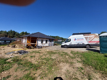 Izolace stropu bungalovu – dřevostavby na Tachovsku